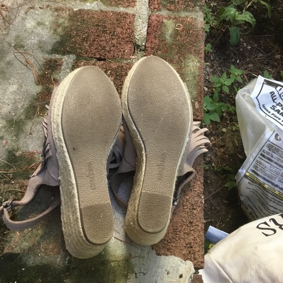 Minnetonka Ashland espradilles beige leather tassel booties sz 8 - Picture 3 of 8